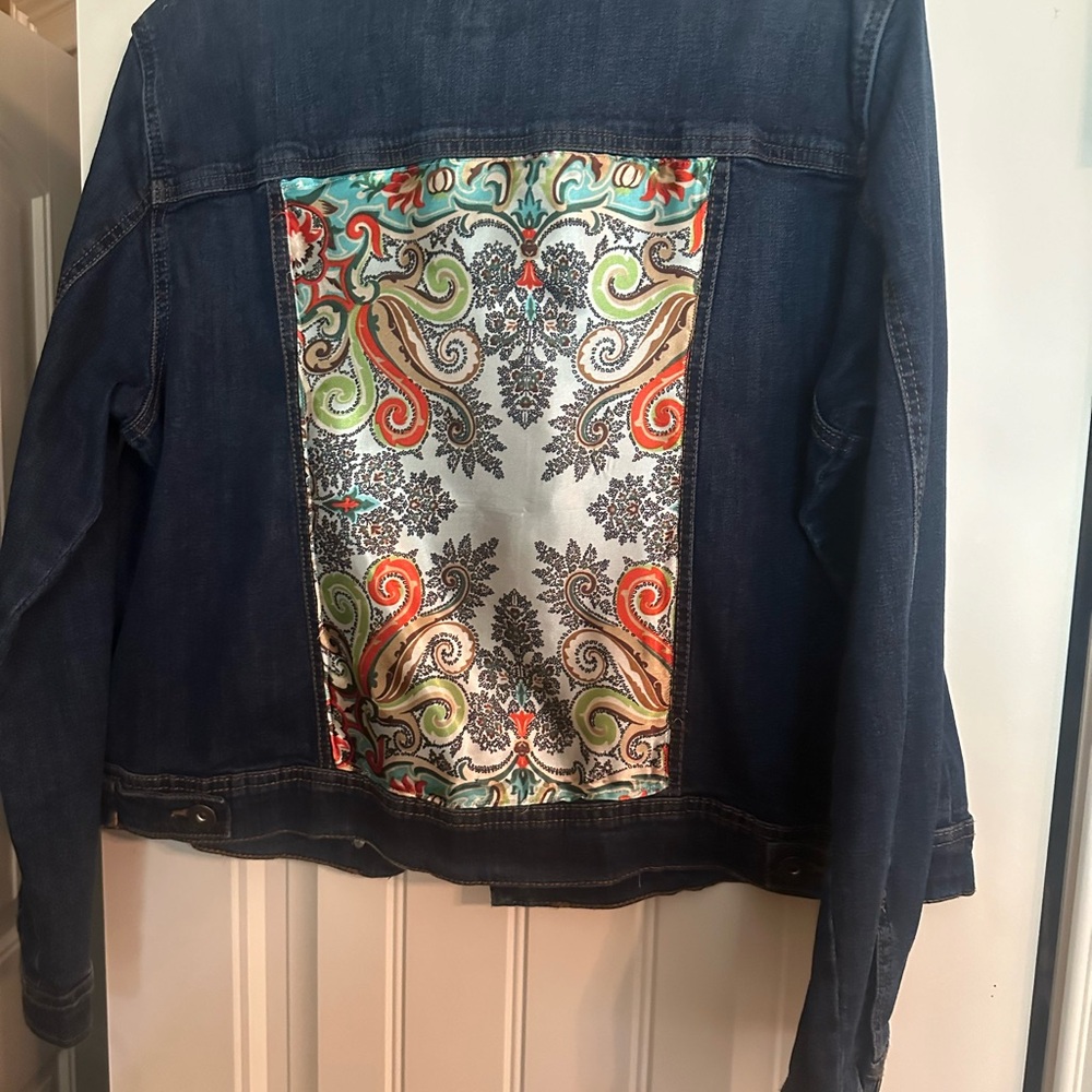 Jean jacket with back panel design fabric
